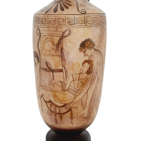 Σοφίτα λευκή Λήκυθος 25cm,Hypnos και Thanatos που φέρουν Sarpedon
