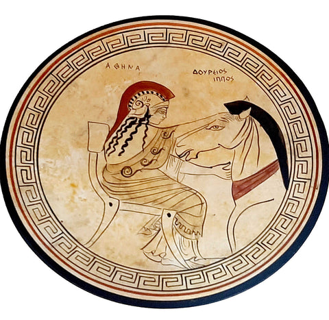 Η θεά Αθηνά κατασκευάζει τον Δούρειο Ίππο, Αττική λευκή πλάκα 20εκ